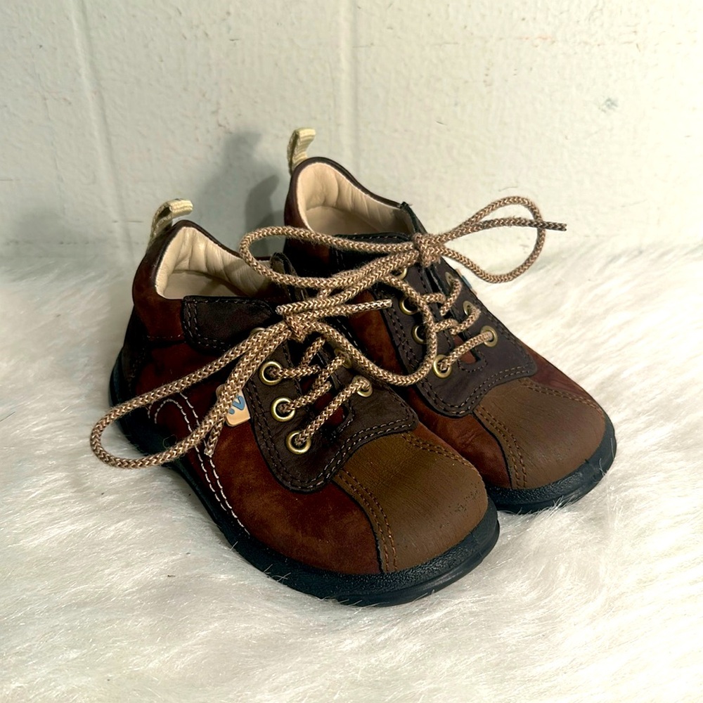Boys Ecco shoes size 21 brown leather lace up sneakers pre owned mint condition